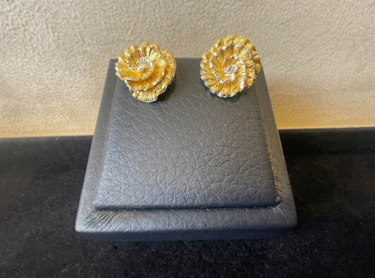 Les puces d'oreilles Synapse Swirl (plaqué or)