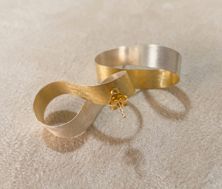 The Sculpted Infinity Ribbon Studs