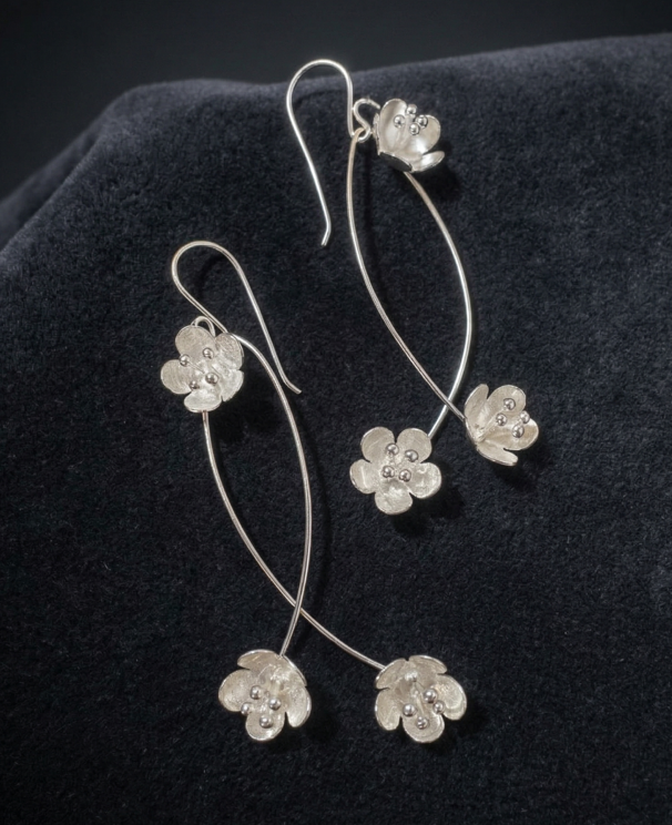 Les longues boucles d'oreilles Brise des prés
